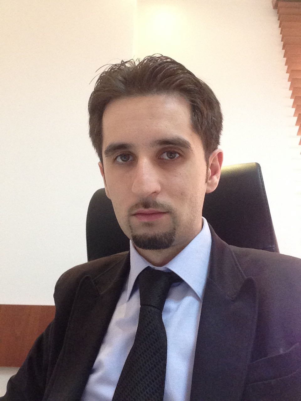 صورة المؤلف عبد الكريم بدرخان